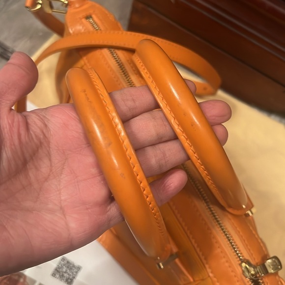 LV Two Way Bag with Certificate of Authenticity - Picture 4 of 10